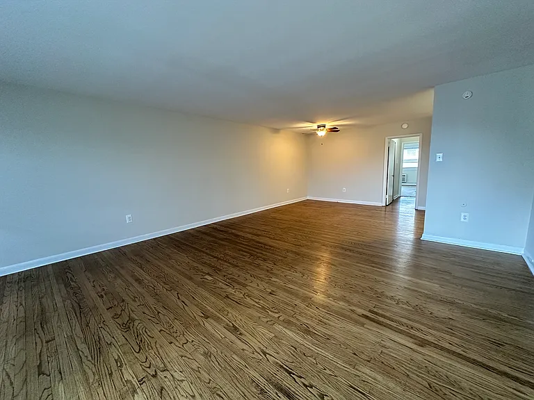 Pembroke Apartments — Photo 14