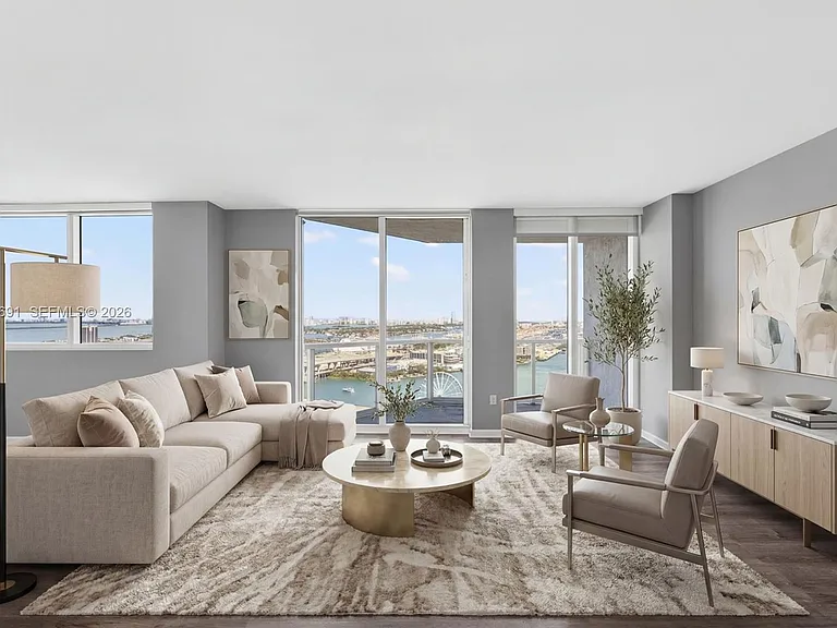 244 Biscayne Blvd #3702 — Photo 1