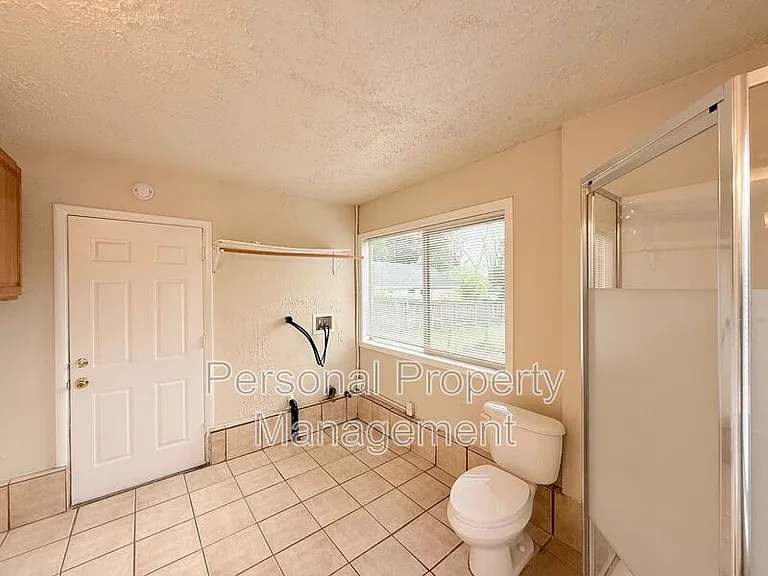 1102 G St — Photo 5