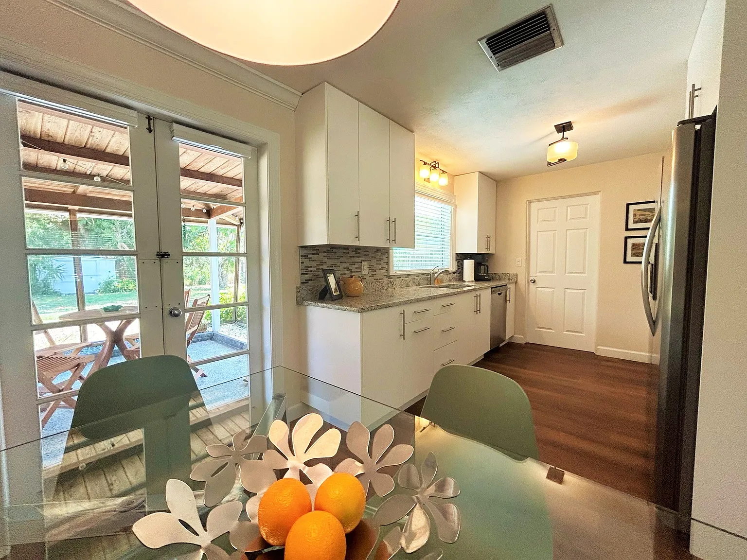 2 bed, 950 sqft, $3,000 — Photo 3