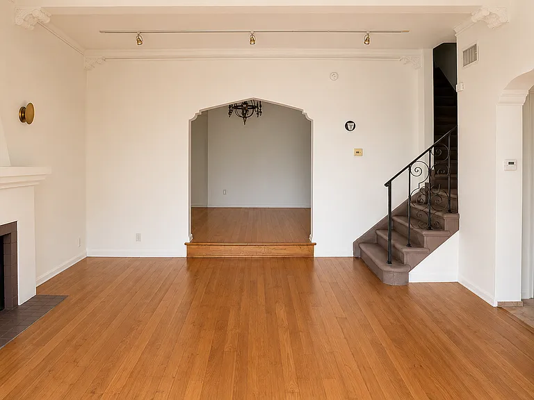 936 S Sherbourne Dr — Photo 6
