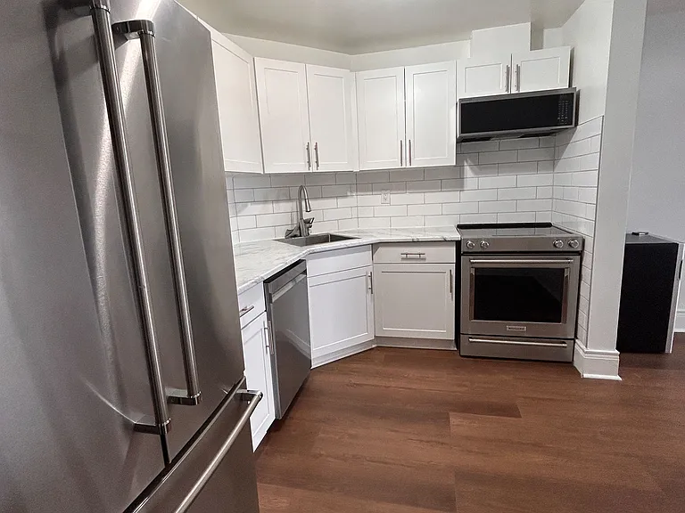 858 Commissioners Rd E #906 — Photo 4