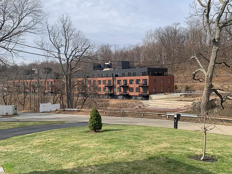 40 Simmons Ln — Photo 17