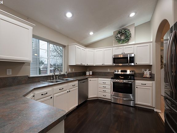 5th image of 15085 SE Elm Park Dr