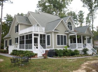 557 Grace Point Ln, White Stone, VA 22578