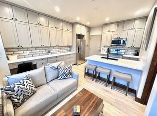 70 Benchmark Rd APT 200, Avon, CO 81620