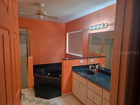 5th image of 8 SUTTON CT