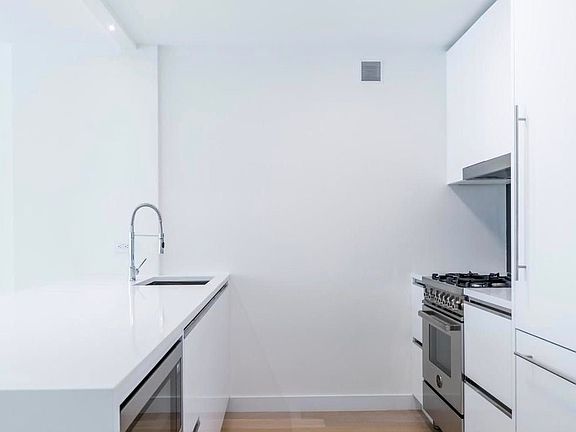 5th image of 301 W 53rd St APT 15G