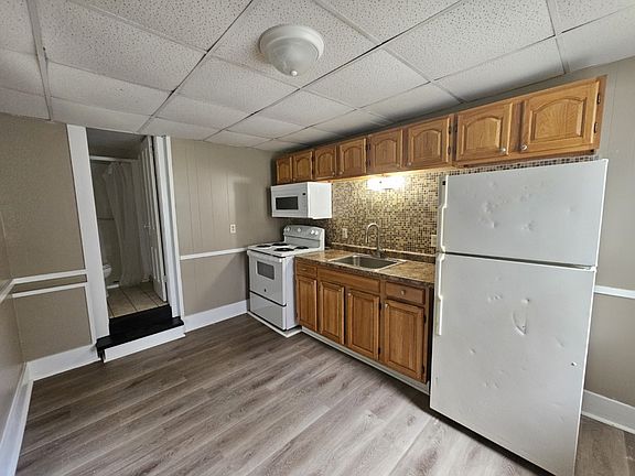 3rd image of 25 Summer St #25