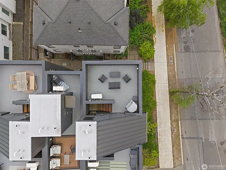 1211 E Mercer St — Photo 11