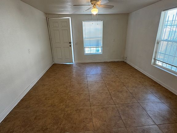 3rd image of 716 N Oro Ave