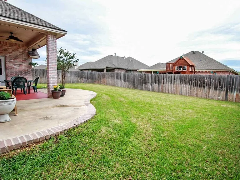 8415 Lauren Dr — Photo 6