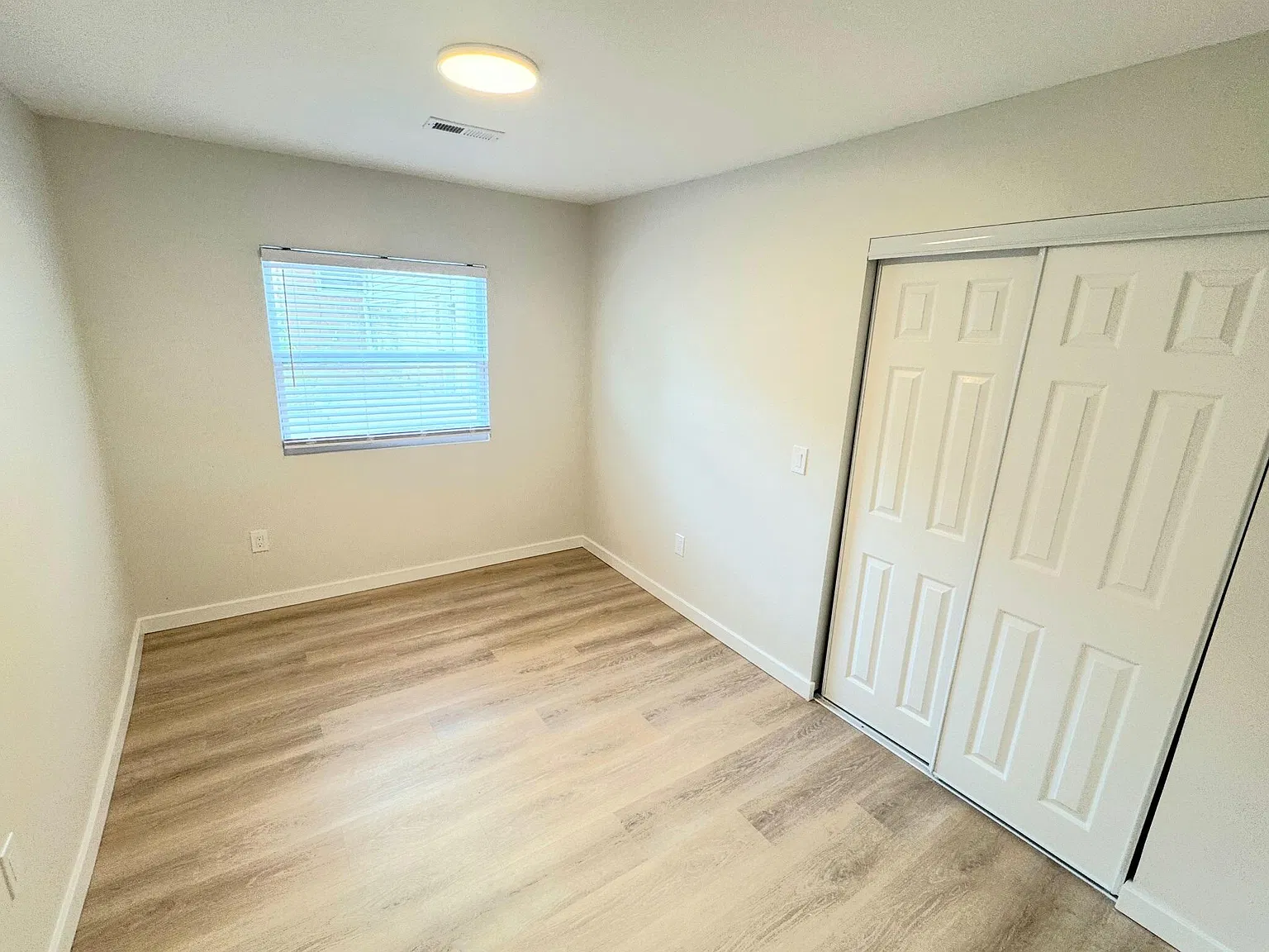 2 bed, 1.0 bath, 890 sqft, $1,200 — Photo 4