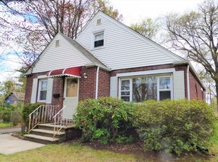 185 Huguenot Dr, New Milford, NJ 07646