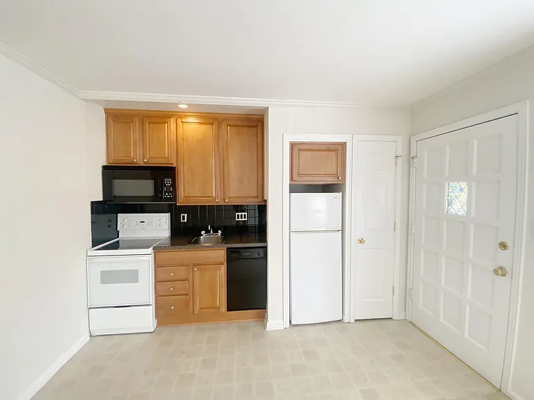 Somerset Apartments — Photo 22