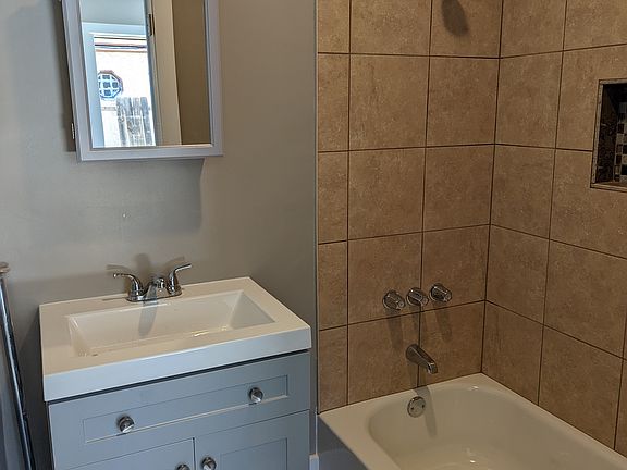3rd image of 1016 Lucas St