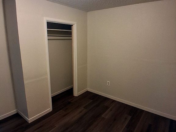 5th image of 306 S Oak Ln