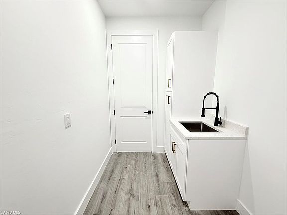 4th image of 3232 47th AVE NE