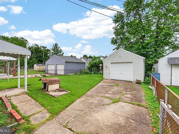 3rd image of 2509 Canterbury Rd