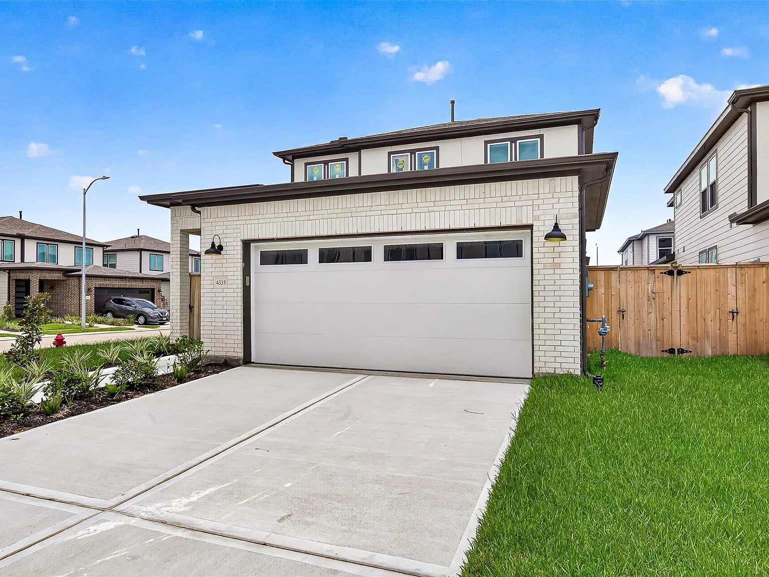 4 bed, 3.5 bath, 2200 sqft, $3,000 — Photo 4