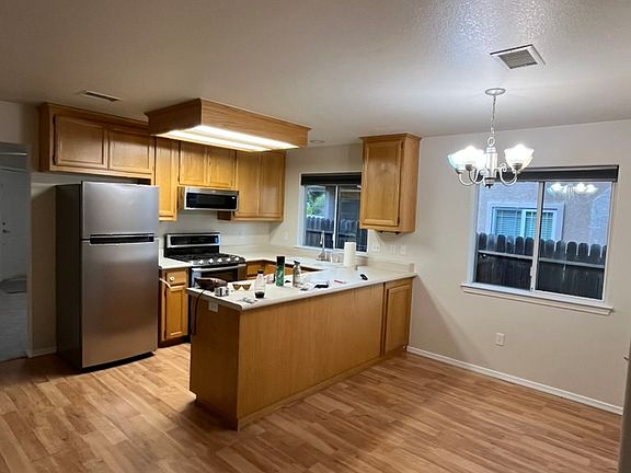 5th image of 2928 Vine St
