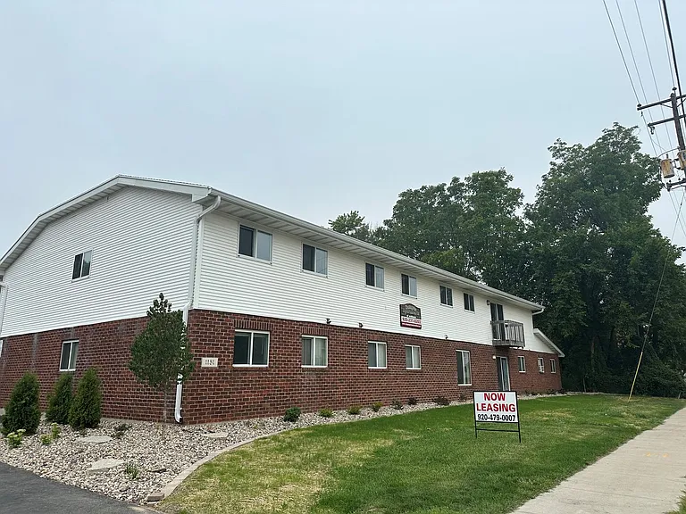 Campus Apartments - Adjacent to UWO — Photo 9