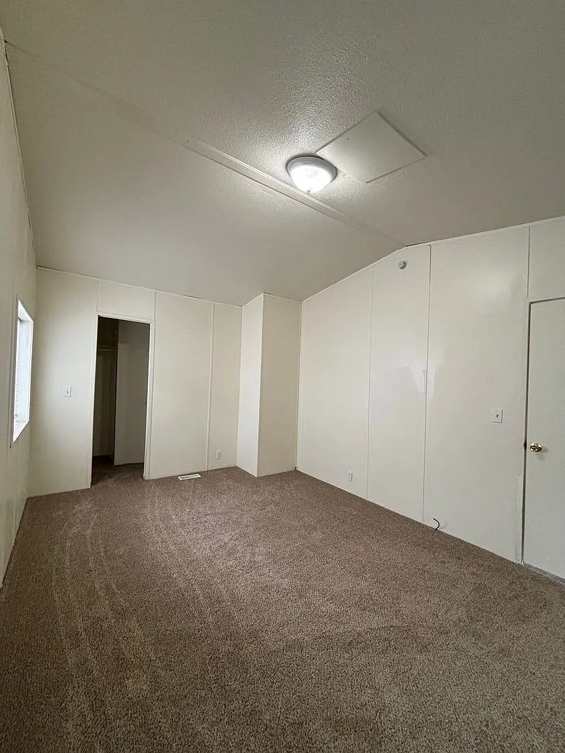 Single Family Mobile Home — Photo 4
