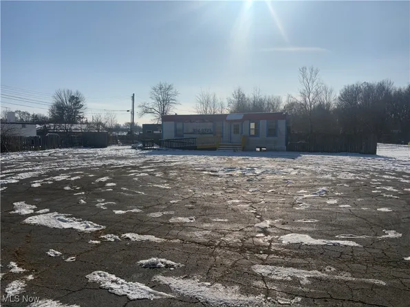 42953 N Ridge Rd, Elyria, OH 44035
