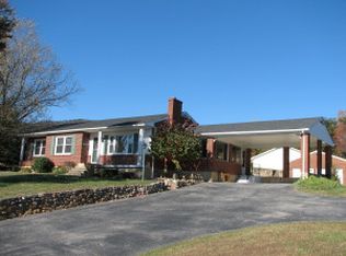 2412 Mountain Pass Rd, Troutville, VA 24175