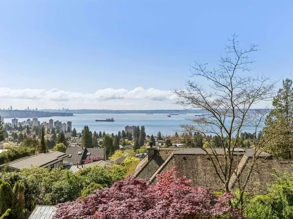 2440 Queens Ave, West Vancouver, BC V7V 2Y6