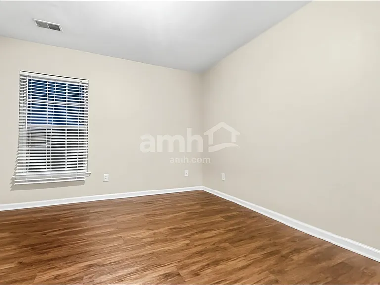 126 Avalon Rd — Photo 13