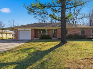 1004 NE 10th St, Wagoner, OK 74467