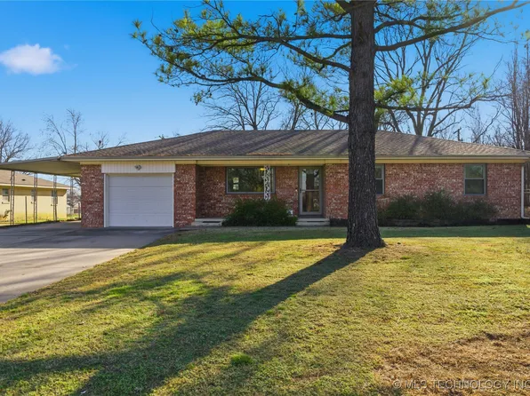 1004 NE 10th St, Wagoner, OK 74467