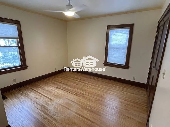 826 1st St NW — Photo 13