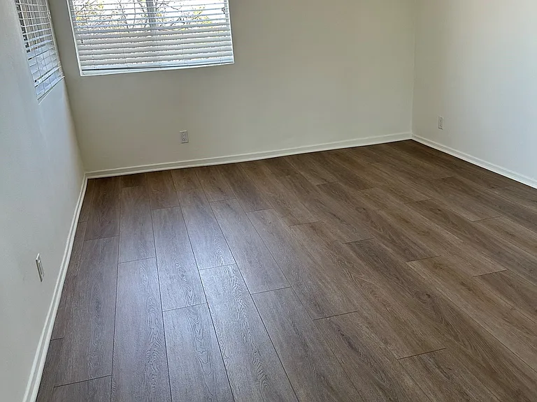 Rexford Terrace — Photo 12