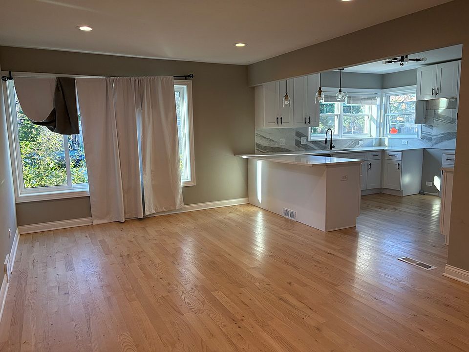2nd image of 2909 W Howard St