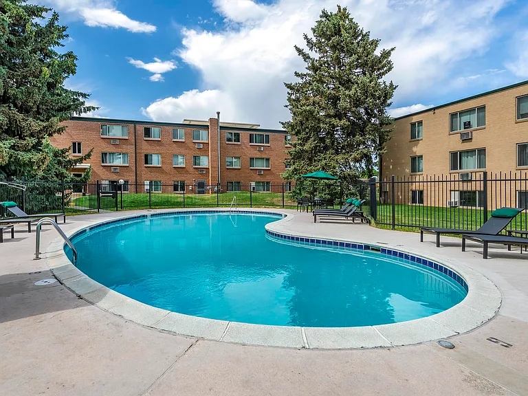 Royal Gardens Apartments — Photo 1