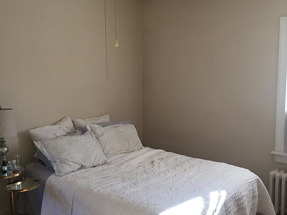 5th image of 2122 Village Dr APT 3