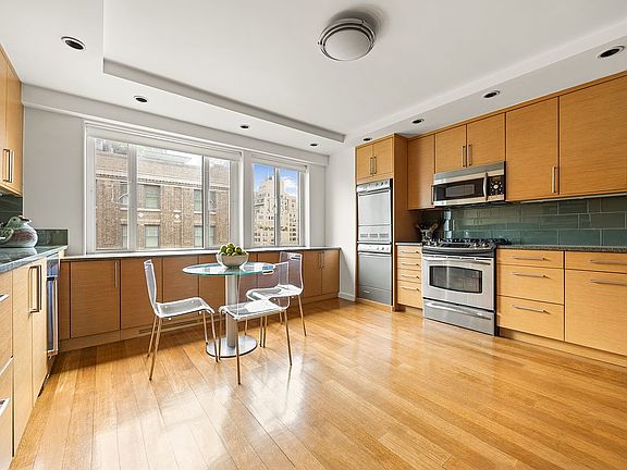 4th image of 140 E 72nd St APT 15C