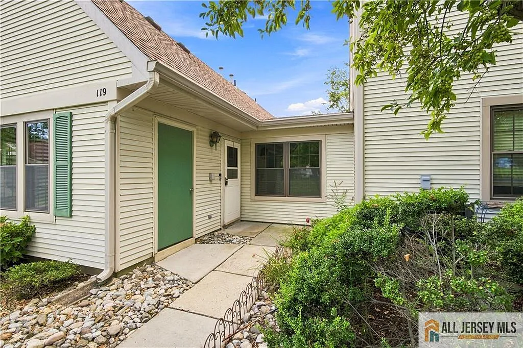 2 bed, 2.0 bath, 1095 sqft, $2,700 — Photo 3