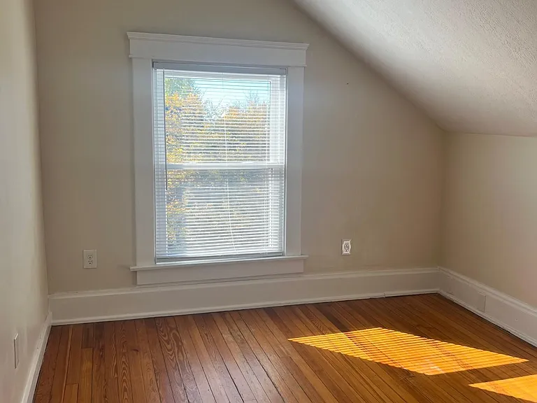 2233 Summit St #B — Photo 7