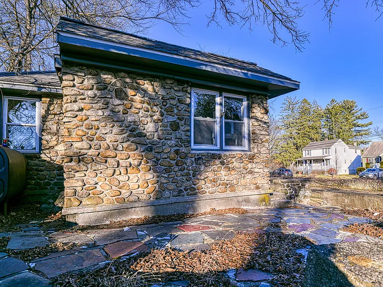 19 Innis Ave — Photo 24