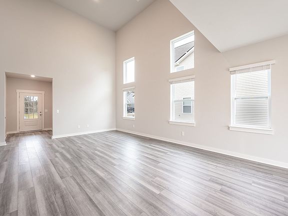 5th image of 293 Casper Dr