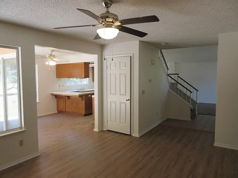 993 E Edgemont Dr — Photo 10