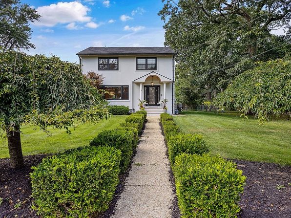 8 Heath St