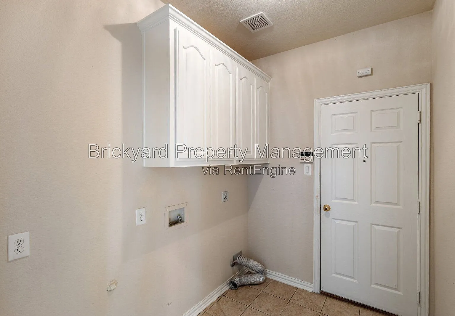 5 bed, 4.0 bath, 3380 sqft, $3,400 — Photo 3