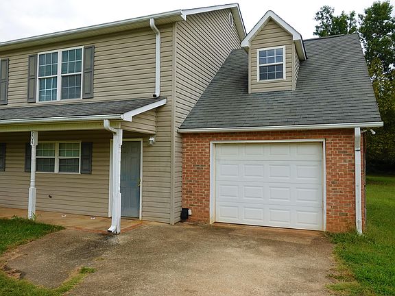 3rd image of 204 River Oaks Cir