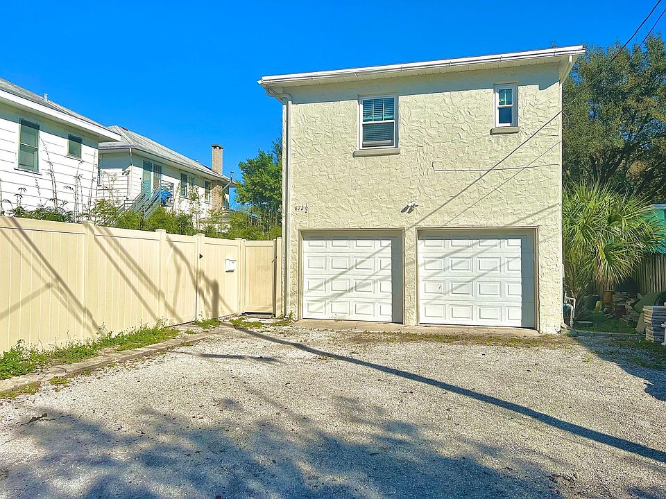 1st image of 872 14th Ave N #1/2