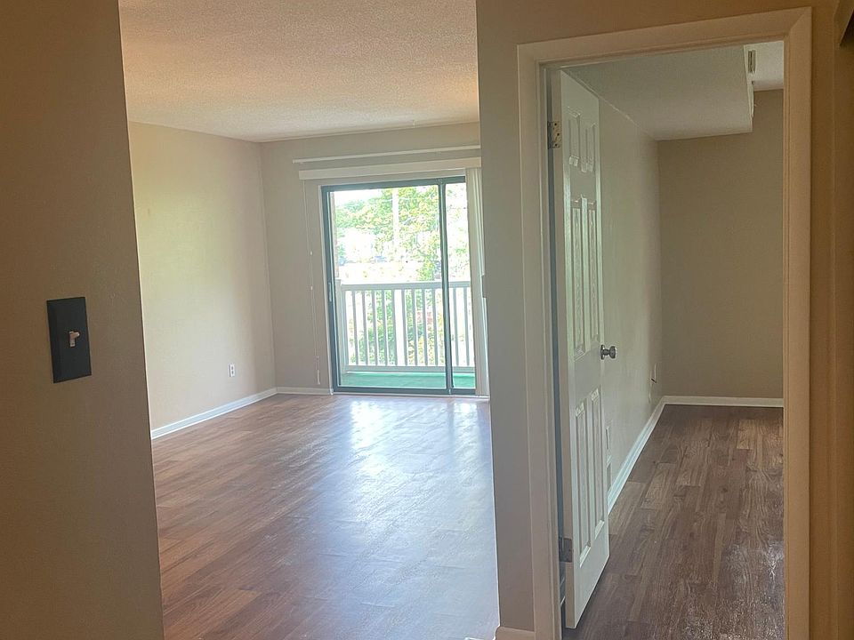 Lots of natural light with the unit facing - makes a huge difference!