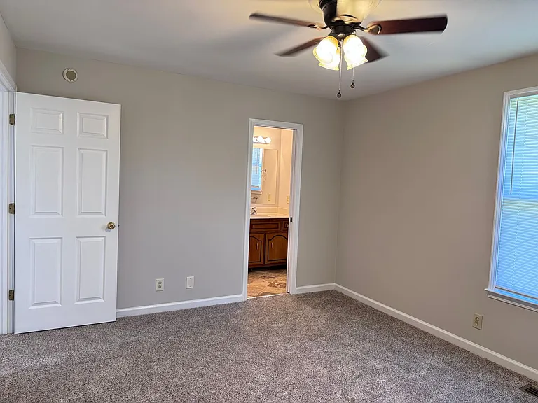 438 Kelsey Dr — Photo 8